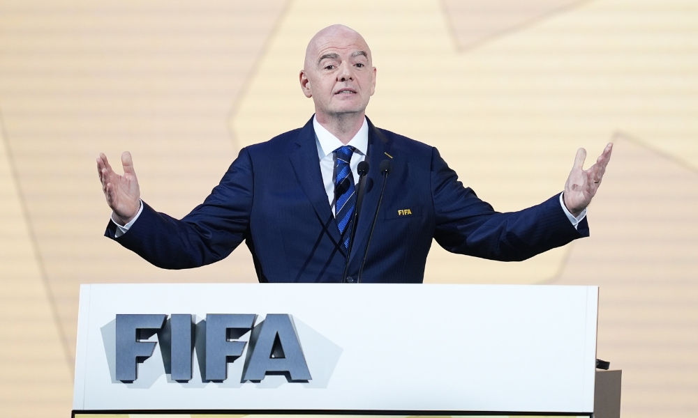 曼联以2000万英镑的条款将巴塞罗那那边锋定为“主要”目标.